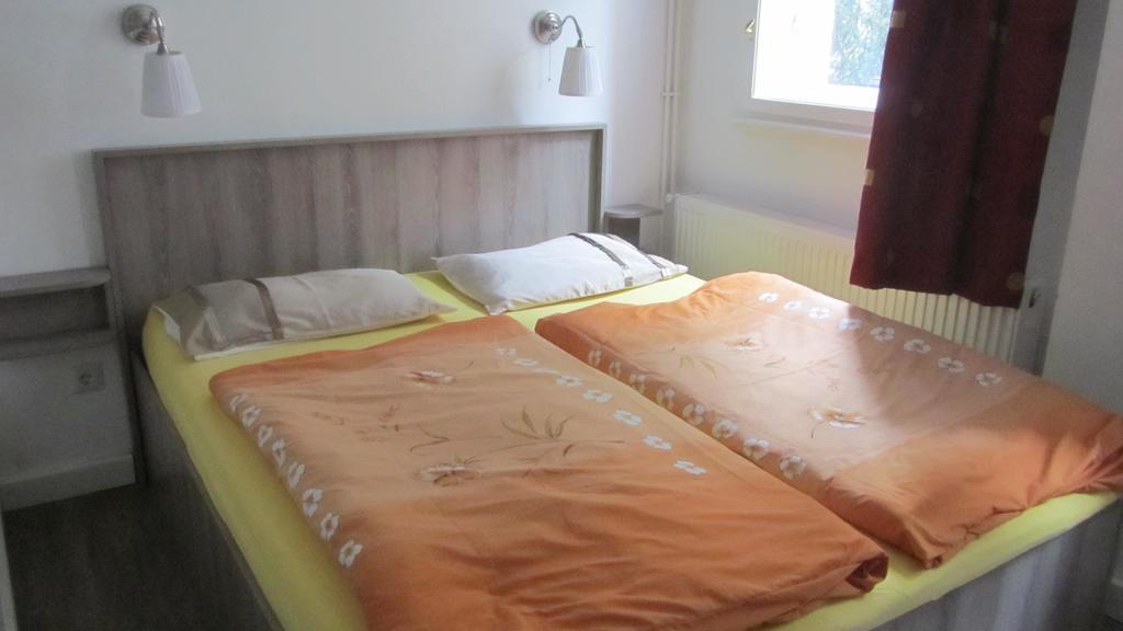 Judy And Sandor Apartmen Boedapest Buitenkant foto